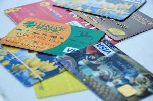 Обратившись в компанию Trade Card можно получить дебетовую карту одного из банков Казахстана